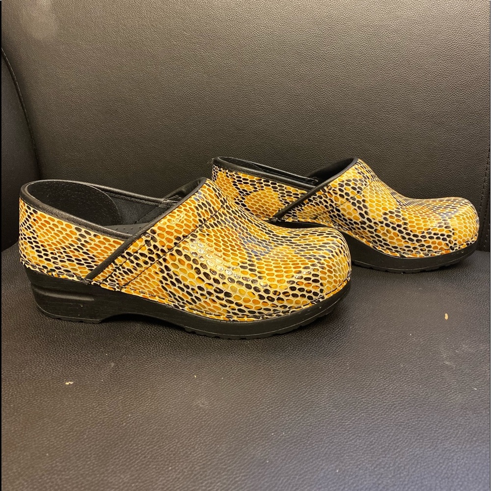 Sanita clogs size 38, New